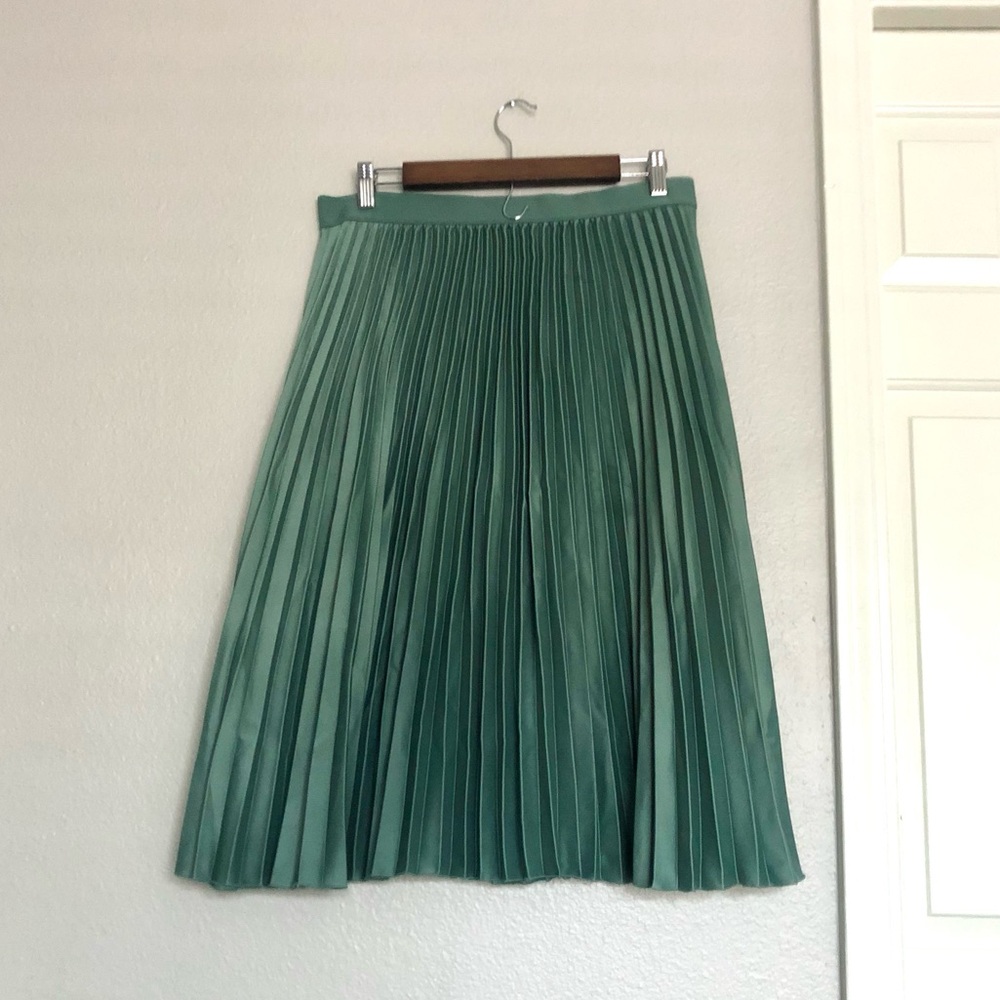 NWOT H&M Emerald Green Pleated A-Line Midi Skirt